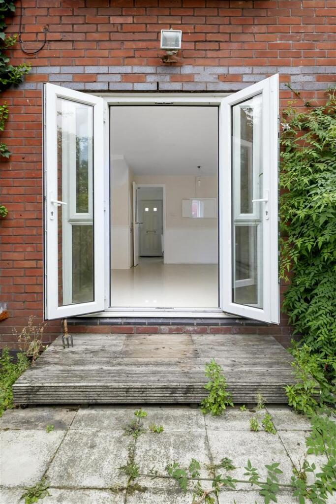 Rolvenden Place, N17