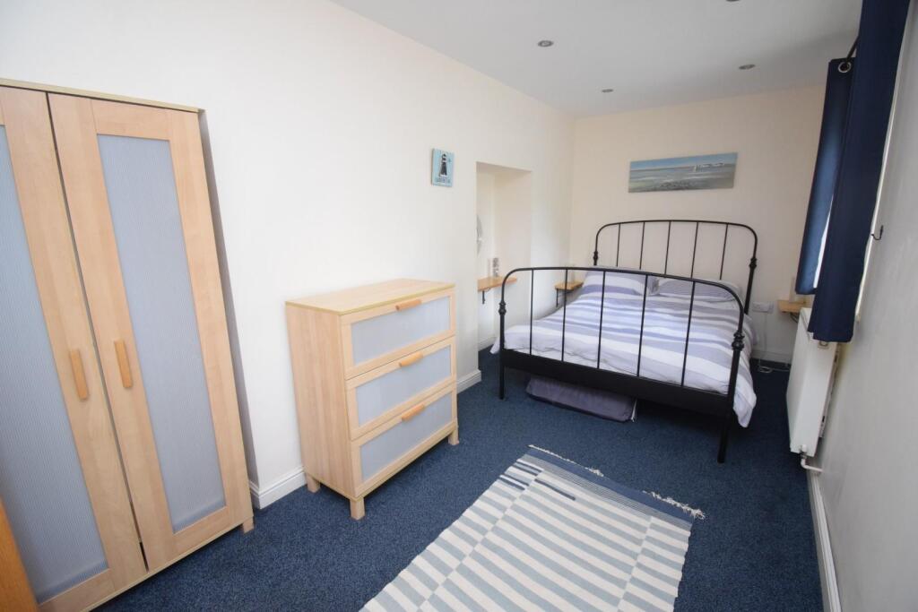 Bedroom 1.JPG