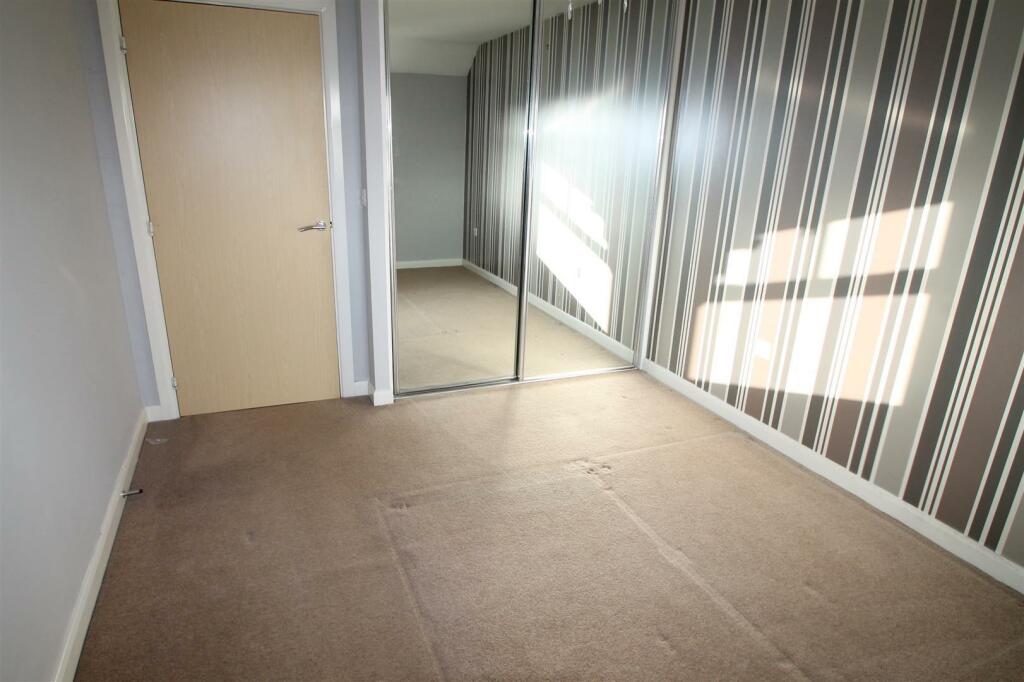 malting bedroom 2.jpg