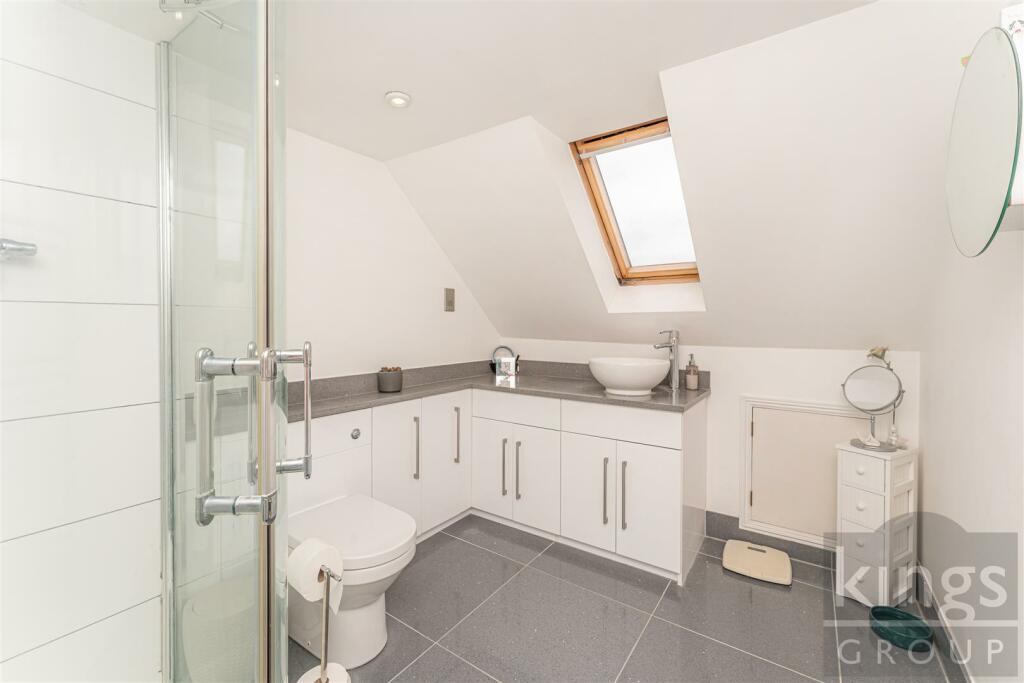 Bedroom one ensuite.jpg