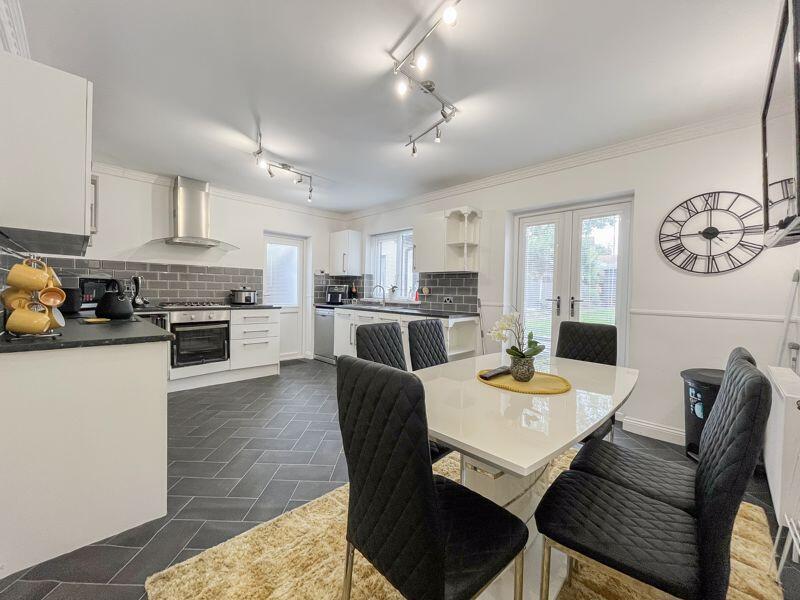 KITCHEN/DINER