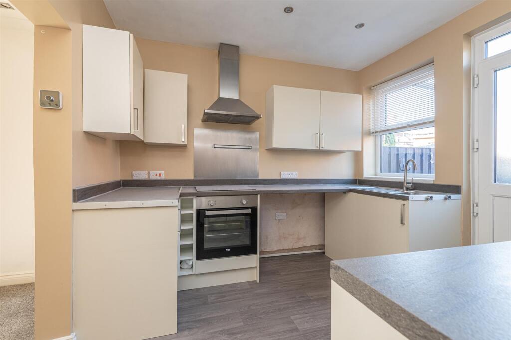 13 - 55 Station Road S75 5HP.jpg