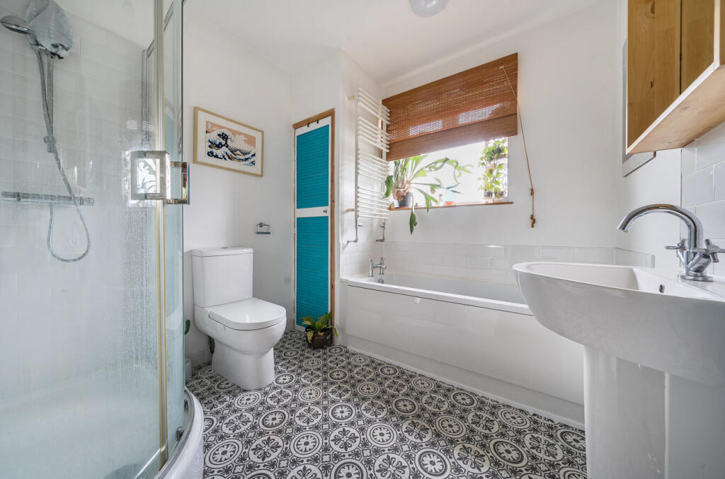 1372054-13-690244...