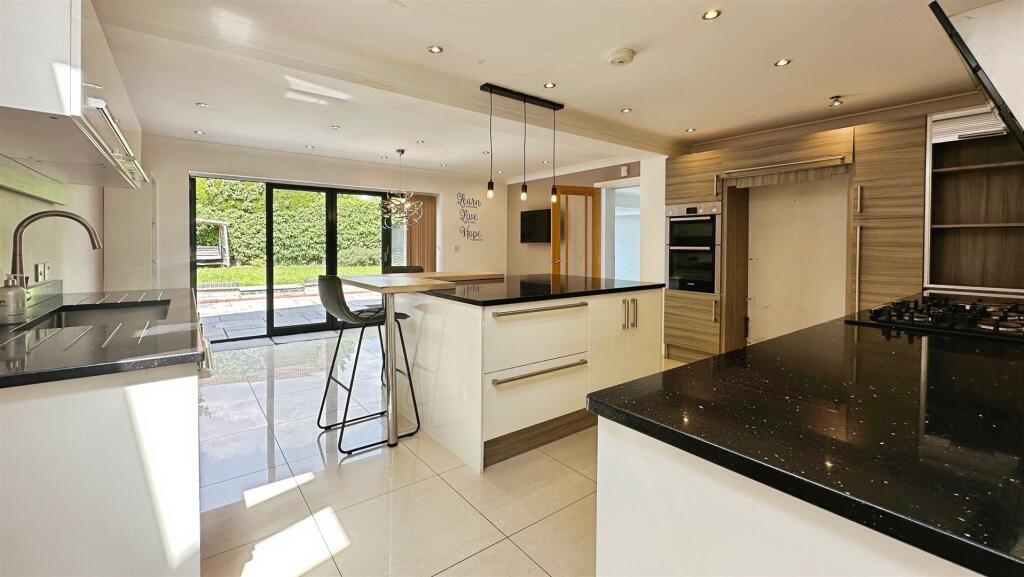 3fc21a1f--4563-8E8F-22D84A376D53-66192-00001564201