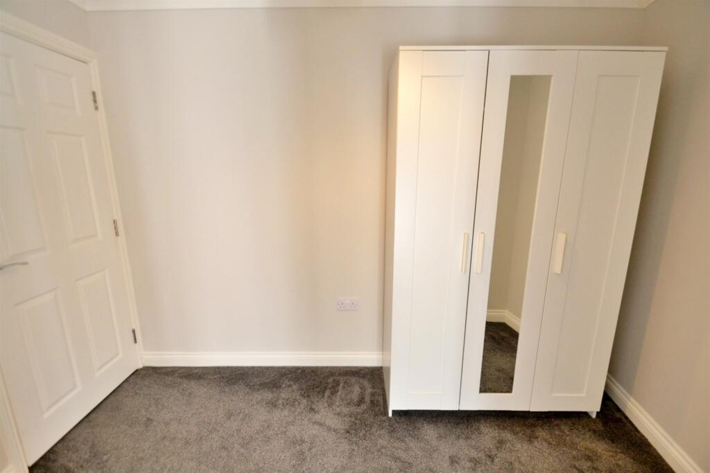 Dressing Area to Bed