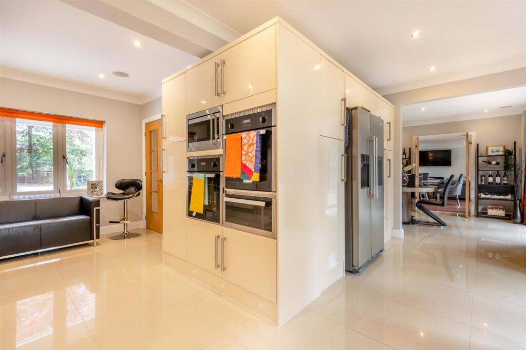 8550186-interior12.jpg