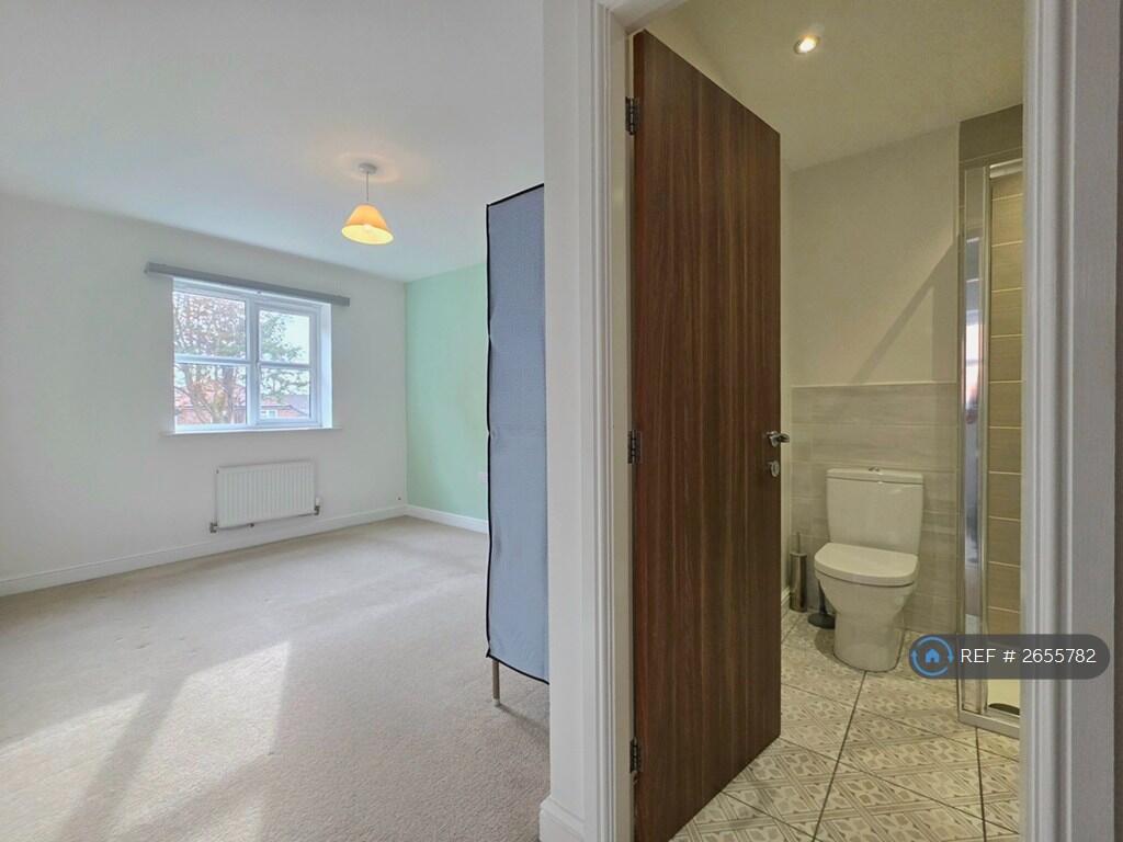 En-Suite Bedroom 1