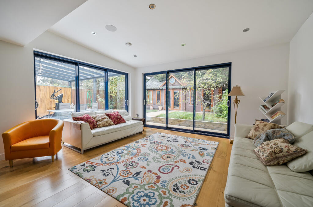 1369584-8-68f244d...