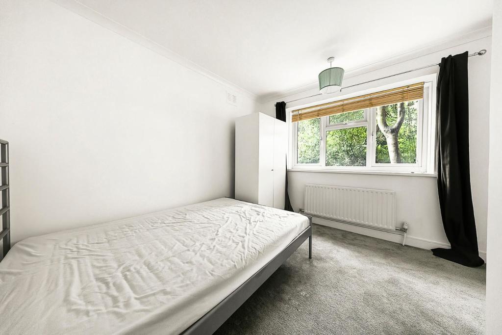 Second Bedroom (2).jpg