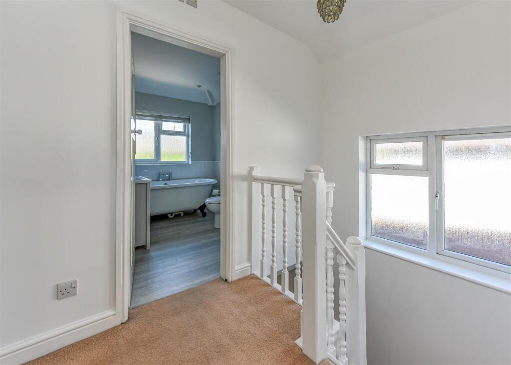 4 Regent Road-Landing.jpg