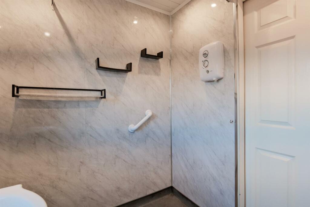 021-86 Omoa Road Cleland, ML1 5RE.jpg