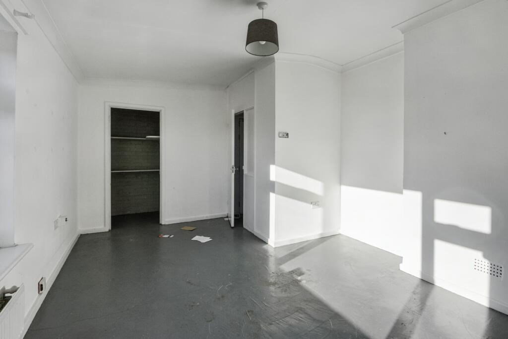6 Russell Court, St. Neots, Cambridgeshire PE19 1AZ