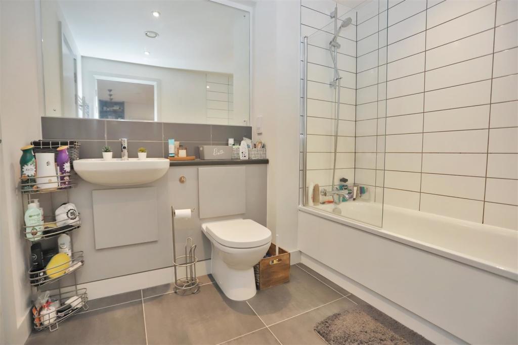 Family Bathroom.jpg
