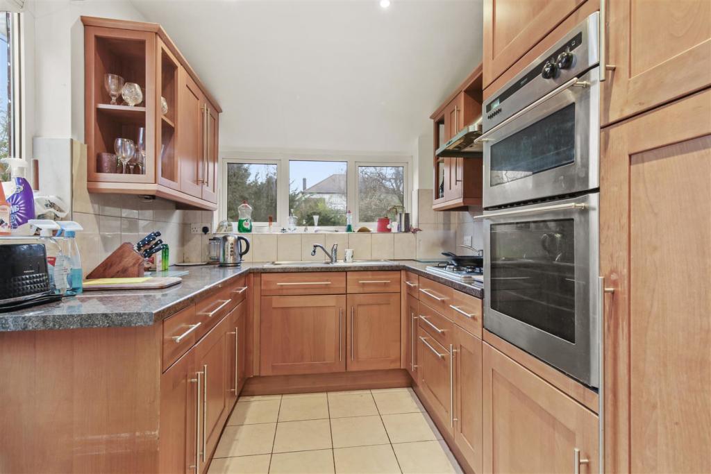 6 Pasture Close - kJqE6yqGw40E01h05XZo.jpg