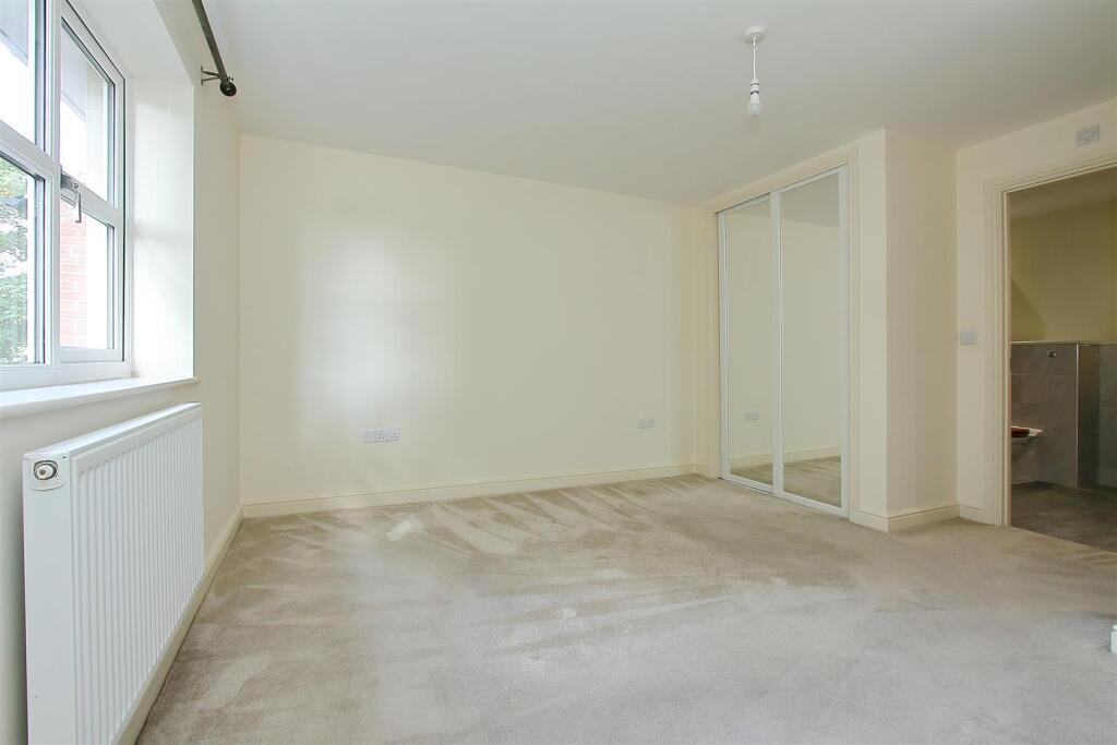 2 ivors court PH11.jpg
