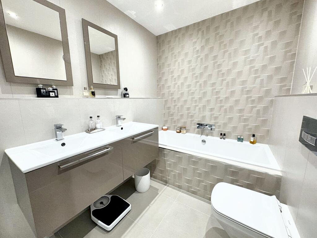 Master Bedroom En-suite