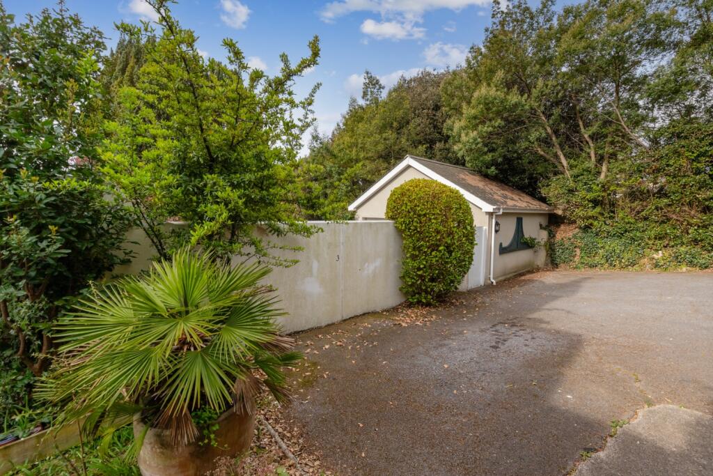 A03 - 3 Courtlands Torquay - 250414