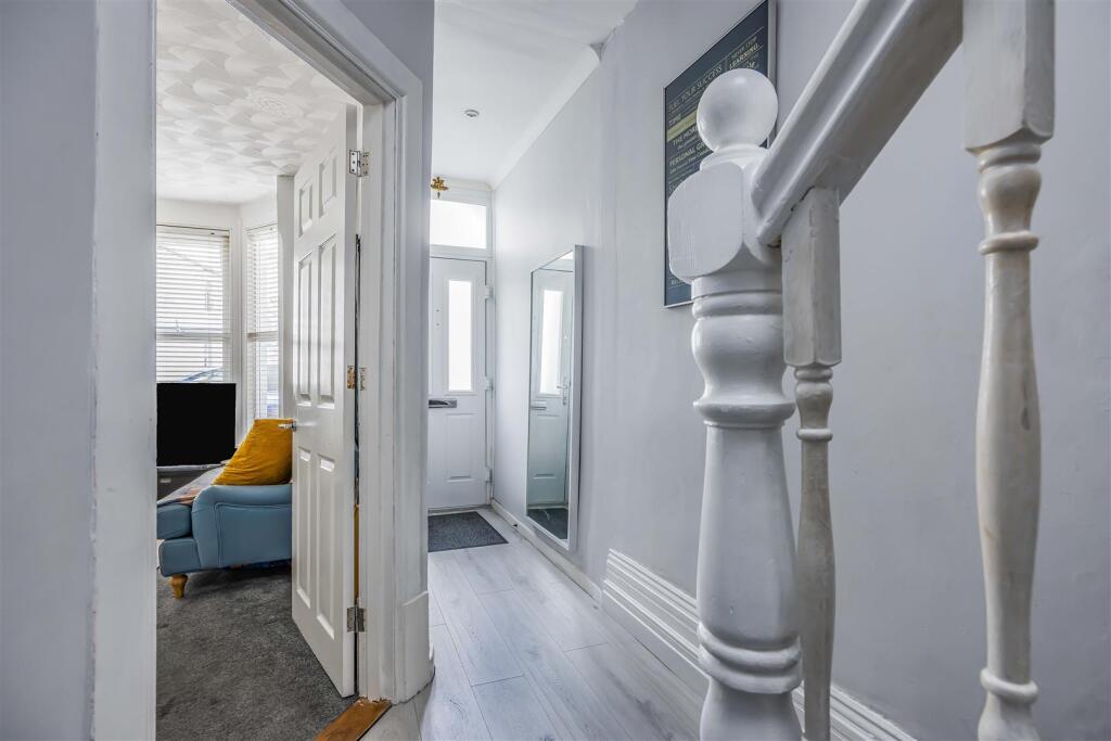 254 Powerscourt Road, Fratton-Small-PorticoMarketi