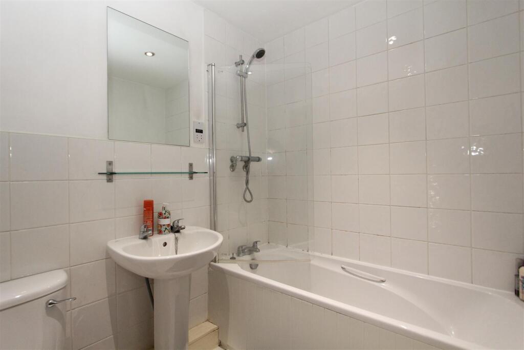 Bathroom.JPG