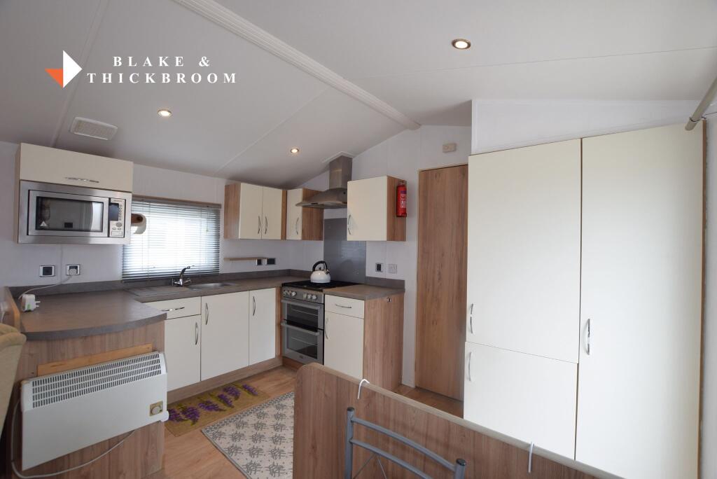 LOUNGE / KITCHEN / DINER