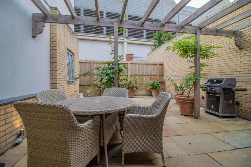 Apartment 1_Lawrence House [Courtyard Garden] 01.j