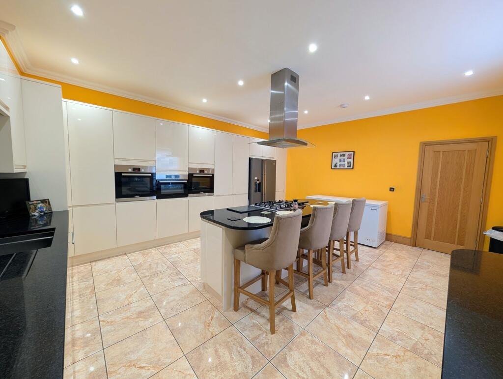Kitchen/Breakfasting Room