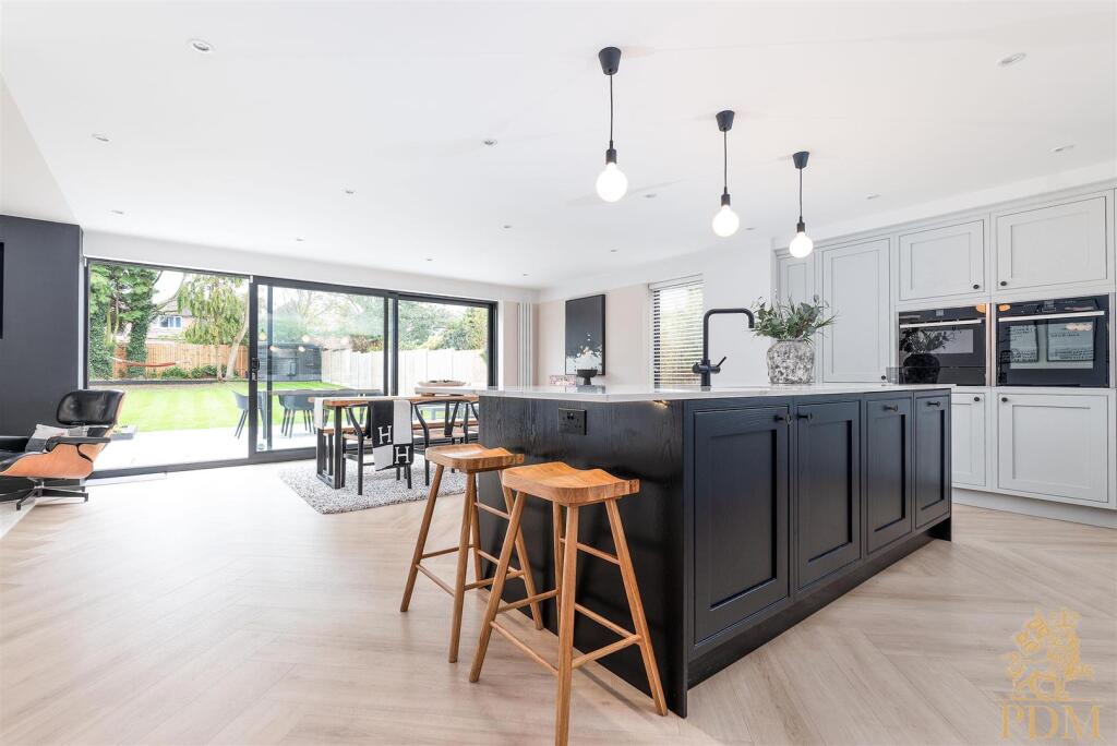 33 Thoresby Road Bramcote NG9 3EN