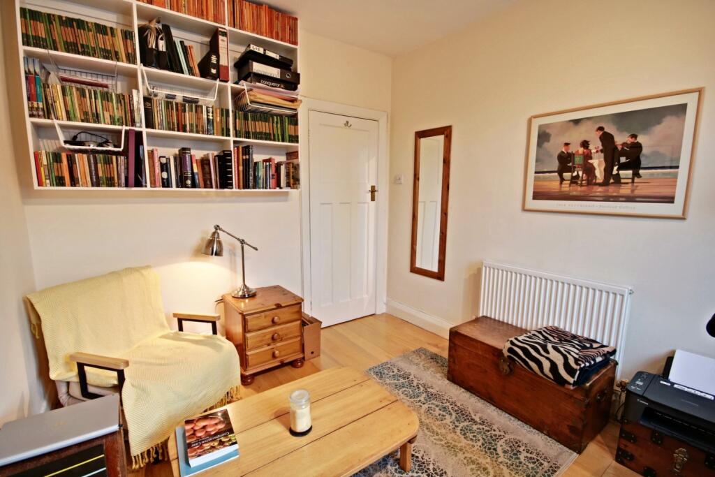 140 Norbiton Hall - bedroom 2-door