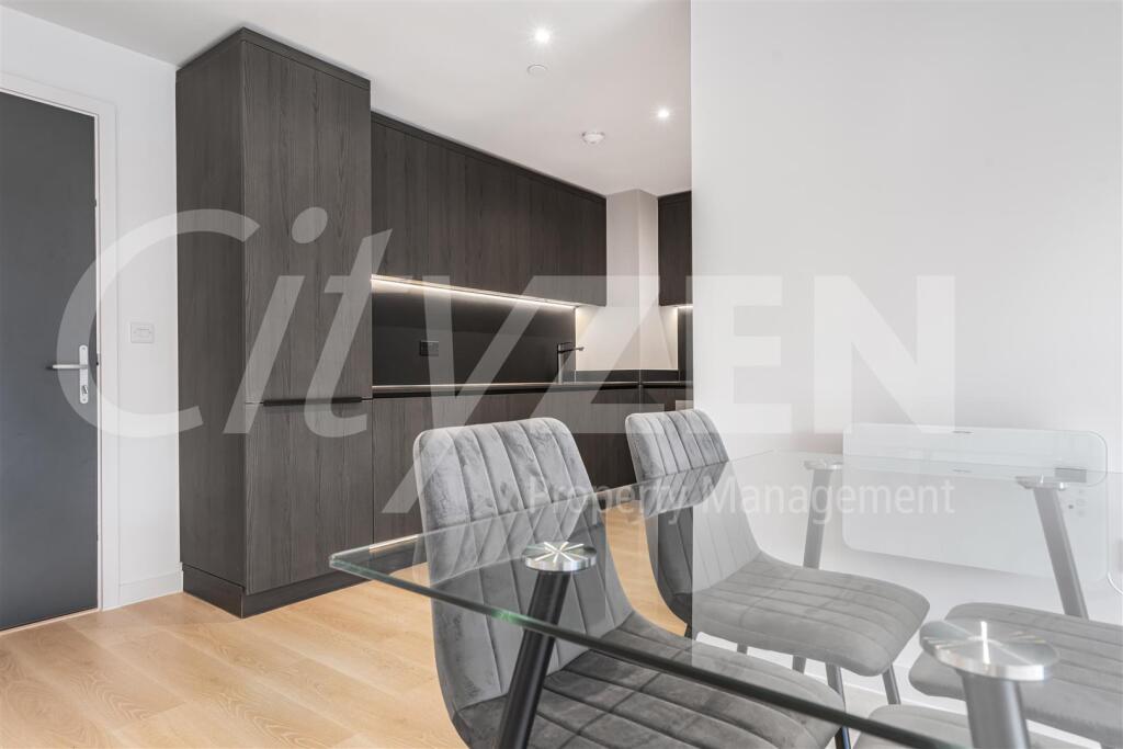 KITCHEN (SIMILAR APARTMENT)