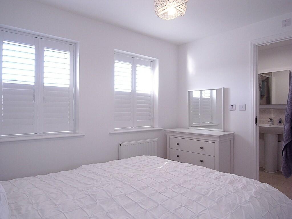 Bed 1 to ensuite