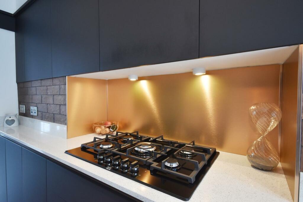 Kitchen - hob.JPG