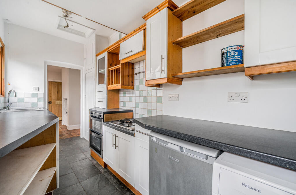 1380338-12-691201...