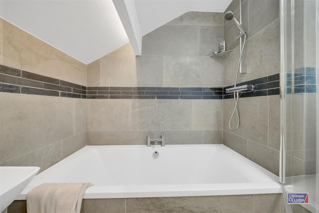 6 Bed, End Terrace, Silsden