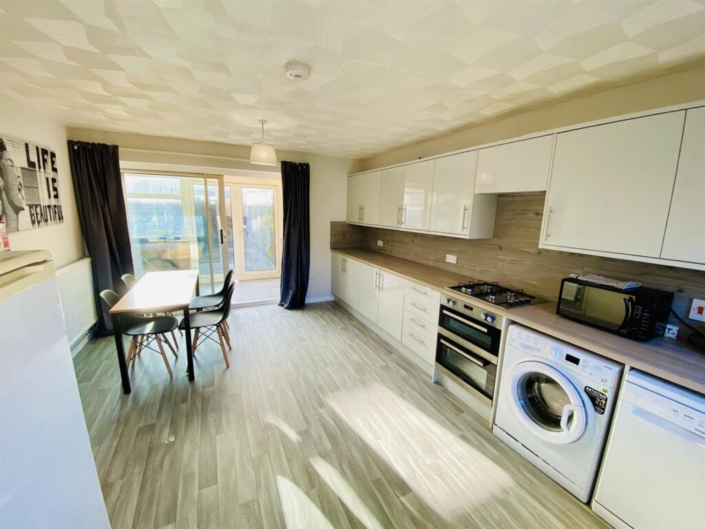 Kitchen 3.jpg