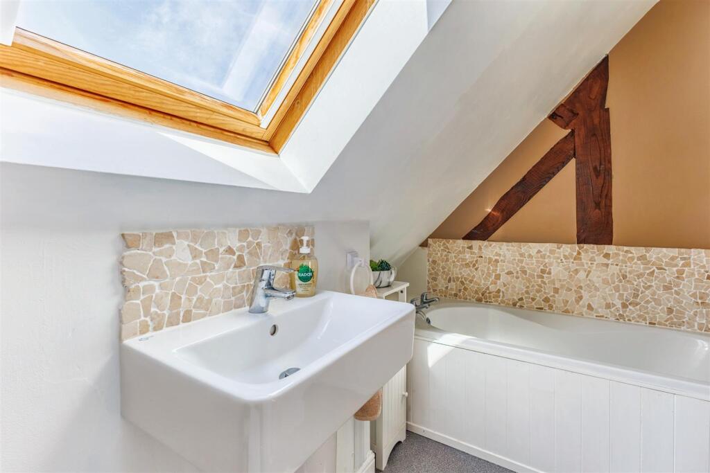 Swallow Barn- Bathroom 2.jpeg