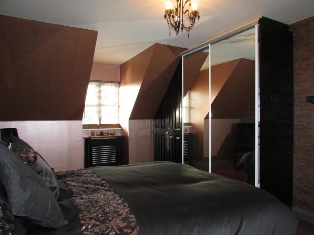 NewOakCl34bed3.JPG
