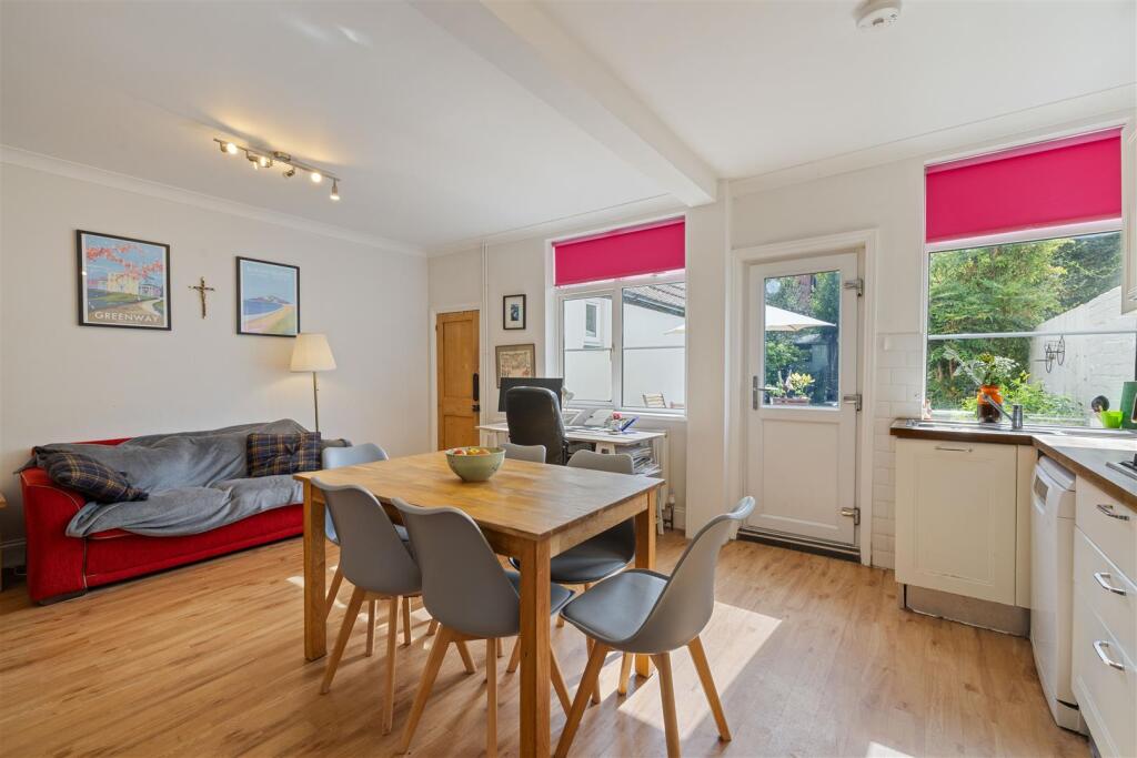 Kitchen / Dining