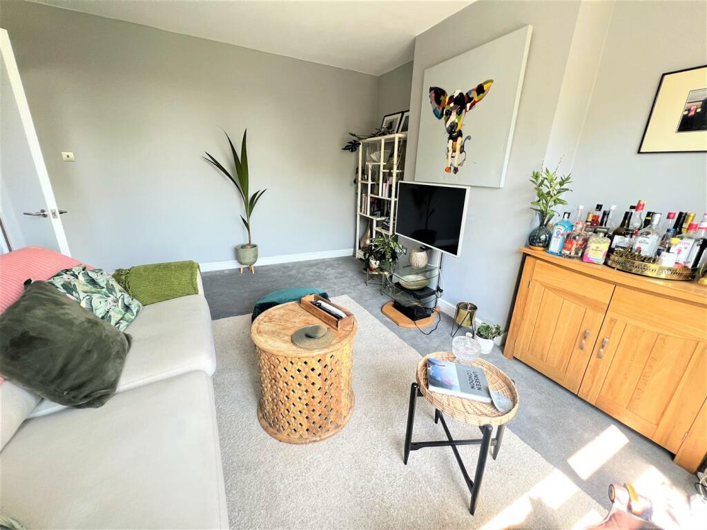 Lounge2.jpg