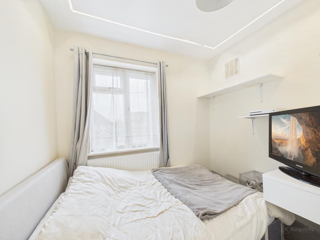 CAM02136G0-PR0479-STILL025