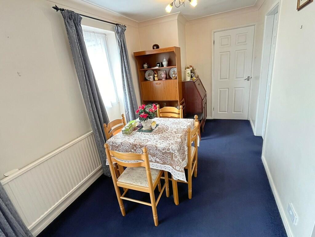 Dining end