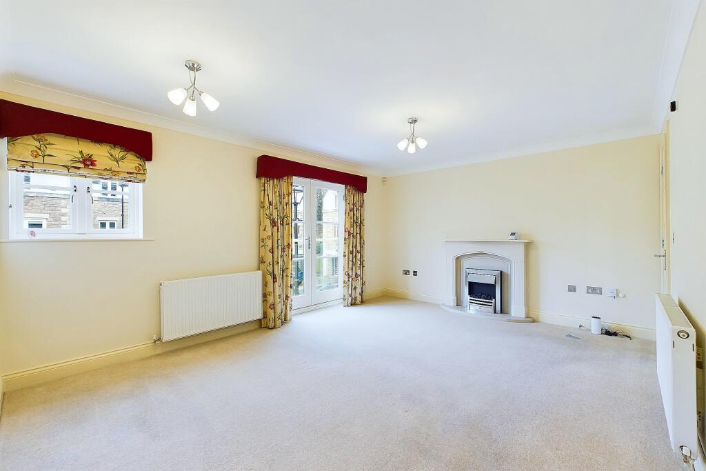 CAM04201G0-PR0050-STILL004