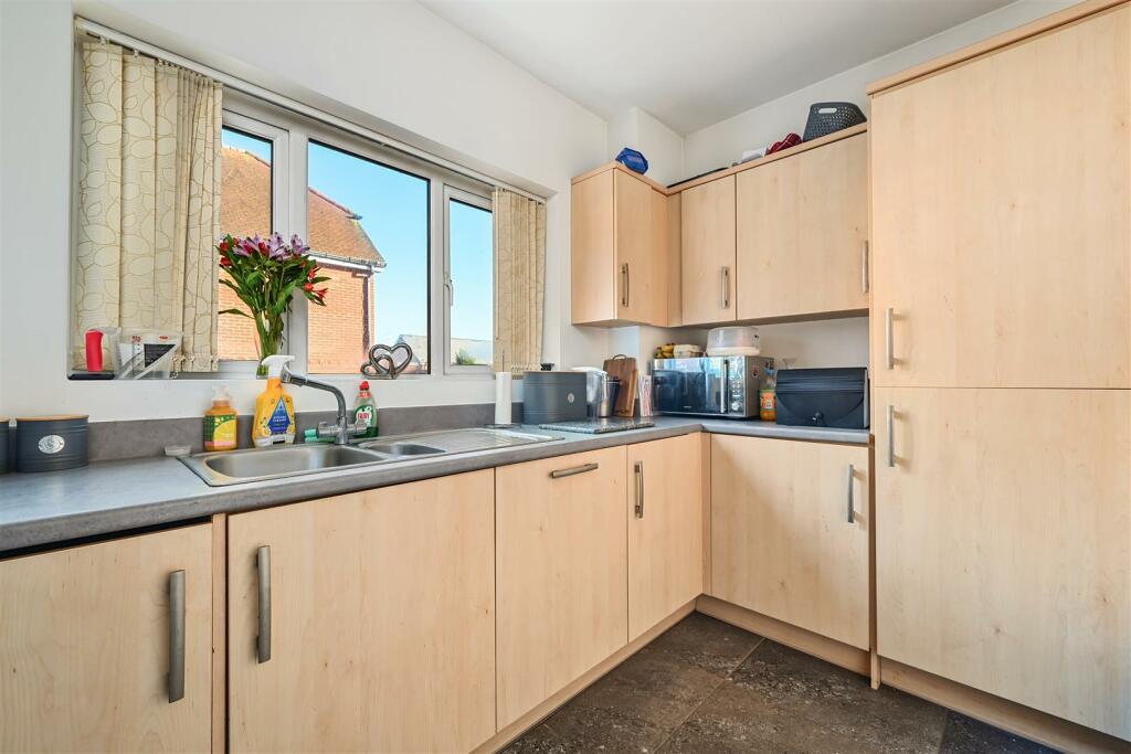 59 Meadow drive, Henfield, BN5 (14).jpg