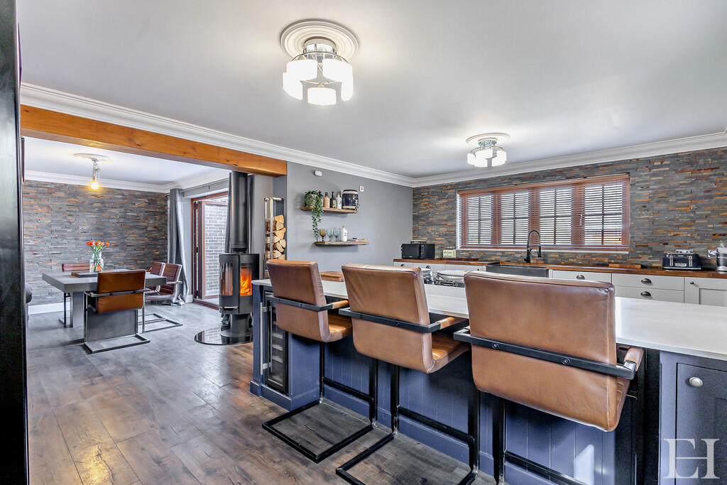 8643451-interiorW...