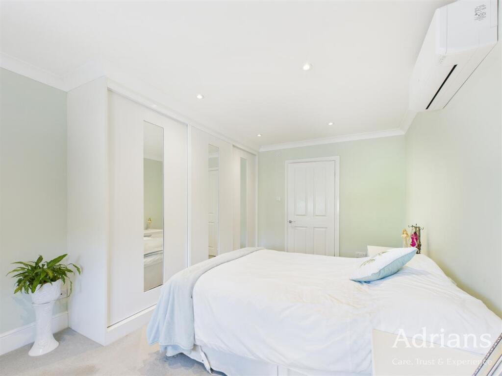ANNEX BEDROOM /