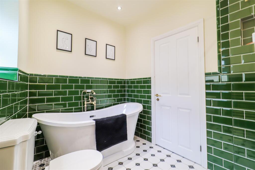 BATHROOM/W.C.