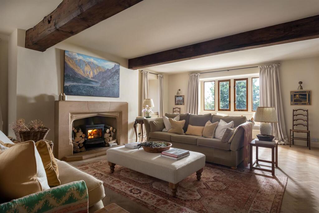 43 - High Barn - GL6 0QA - Web.jpg