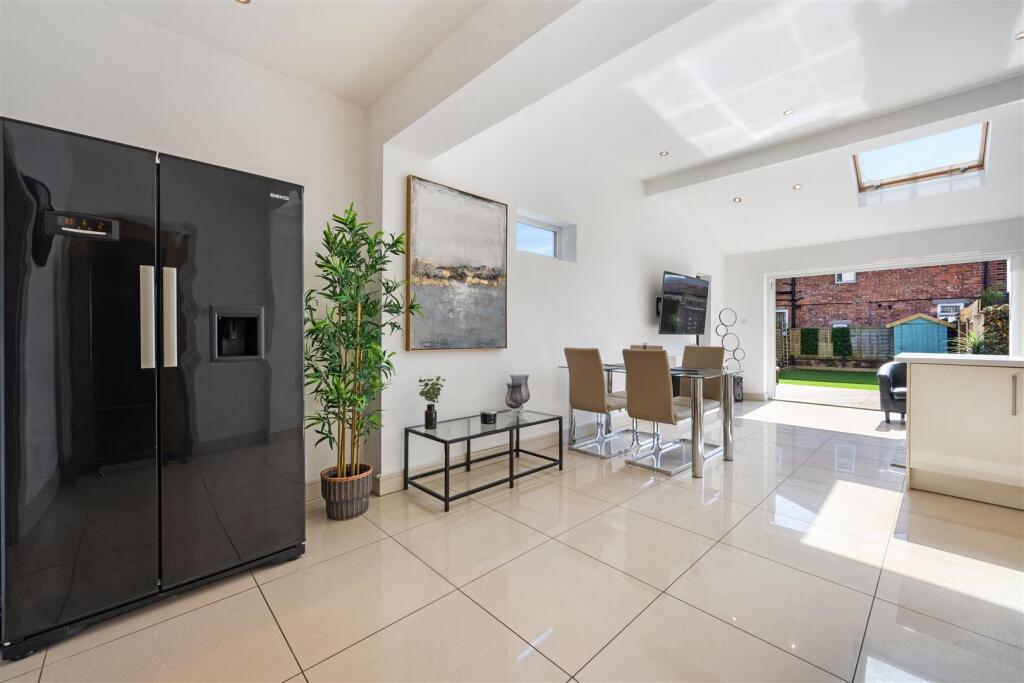 Open plan kitchen-diner family room