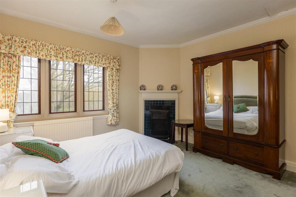 Highcliffe Manor Bedroom 8-1.jpg