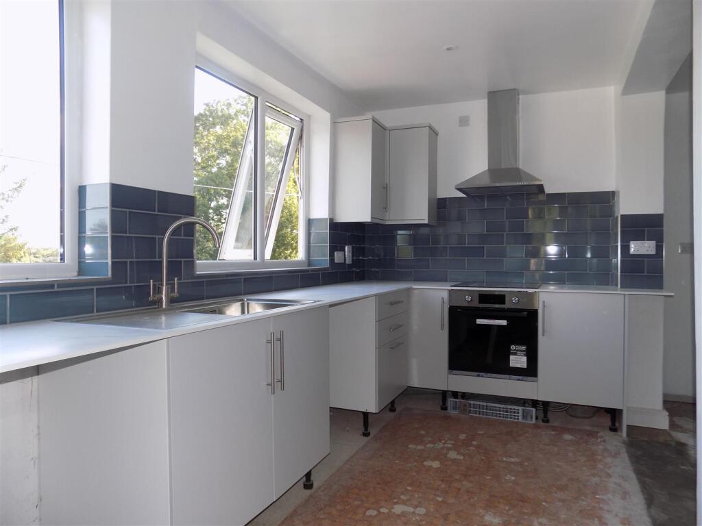 16 School Road - Kitchen.JPG