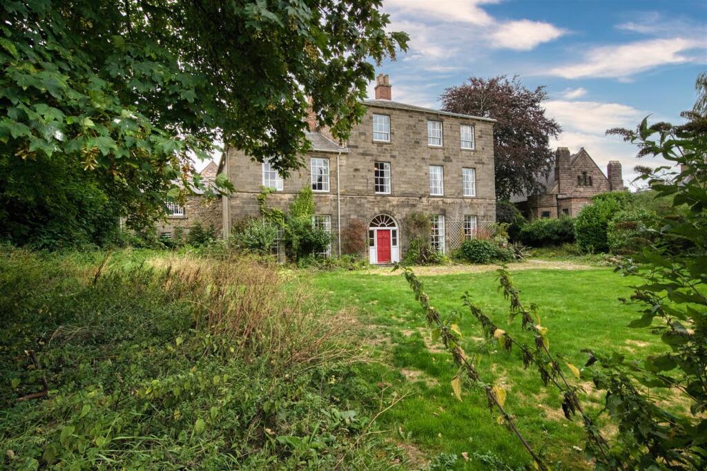Front garden and front of the home.jpg